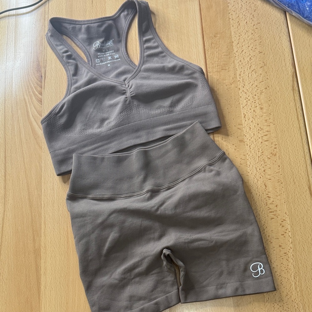 Bombshell sportswear cheeky seamless scrunch - Brown Sports Bra and Shorts Set